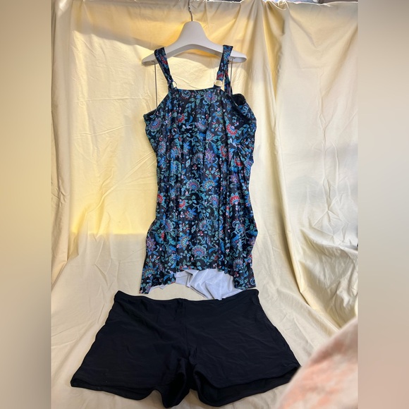 Bathing suit 😎 - Picture 3 of 14